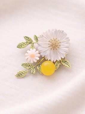 Vintage Style Daisy Floral Brooch White Enamel Flower Pin  Green Leaves Yellow
